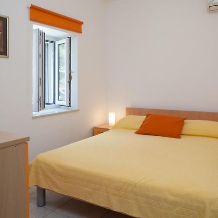 Apartment Bura 1 Макарска Экстерьер фото